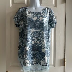 LC Lauren Conrad Blue and White Floral Short Sleeve Top